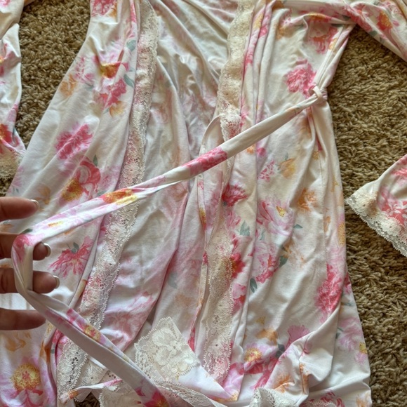 Womens medium large Victoria secret flower robe - Picture 3 of 6